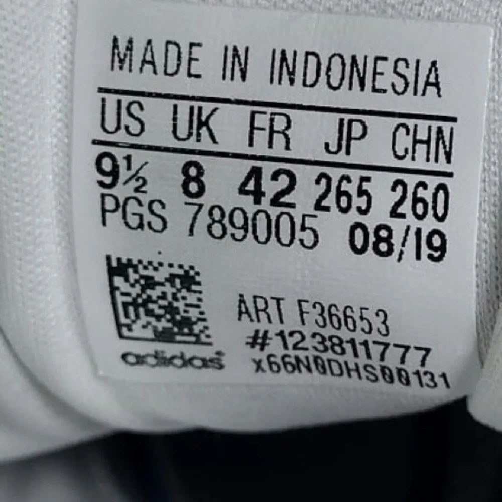 Adidas White Sneakers size 9.5 pre Owned good condition